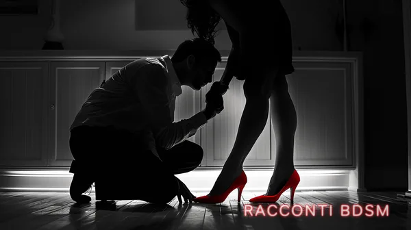 Un uomo inginocchiato bacia la mano a una donna in piedi, con scarpe rosse accese in primo piano.